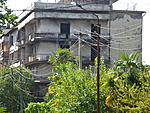 P1000471 Таких страшных домов в столице Абхазии очень много.Да и в целом Сухум как-то не очень впечатлил.Может не там ходили?