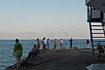 Рыбаки за кафе "Апра"