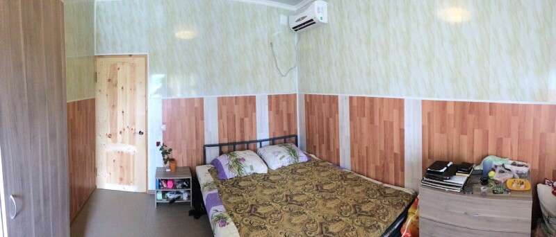 Комнаты с удобствами. 1500 рублей в день за номер.
