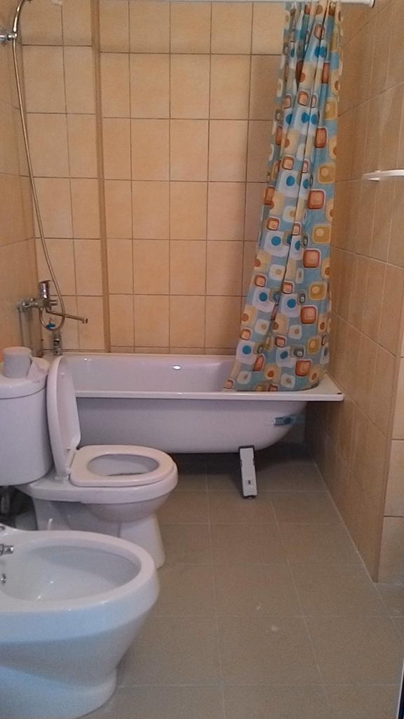 ванная комната в 5 местном номере, в одной из комнат