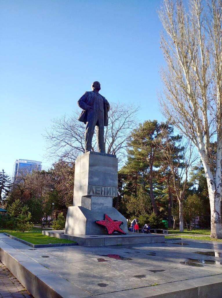 Памятник Ленину на одноименной площади. Анапа