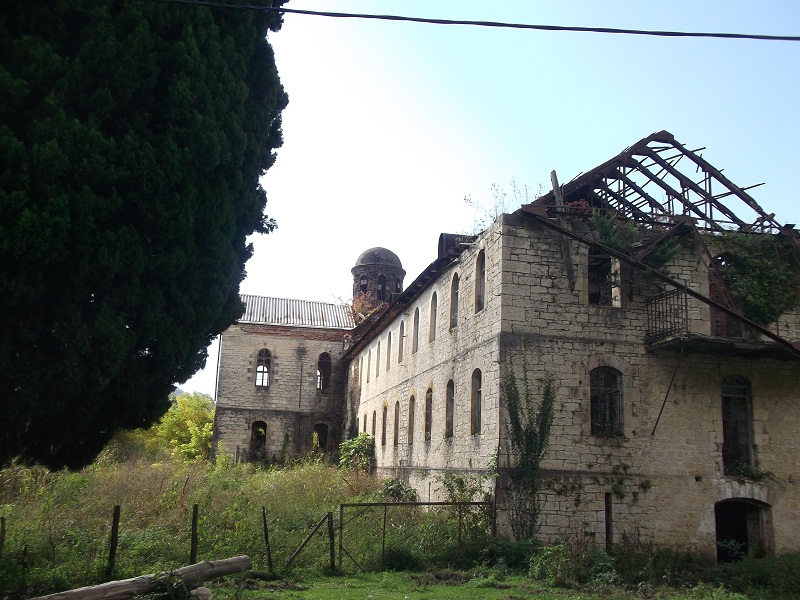 Разрушенный монастырь