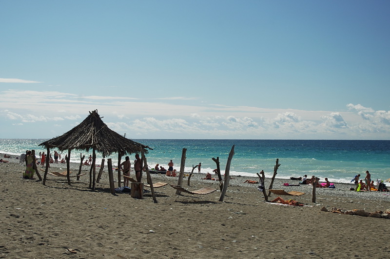 Пицунда, пляж в районе Кипариски
